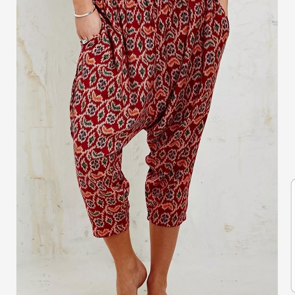 Urban Outfitters Ikat Red Colorful Boho Floral Patterned Capri Soft Lounge Pants - Picture 12 of 12